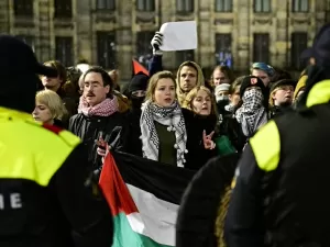 Dezenas de detidos em manifestação proibida pró-palestina em Amsterdã