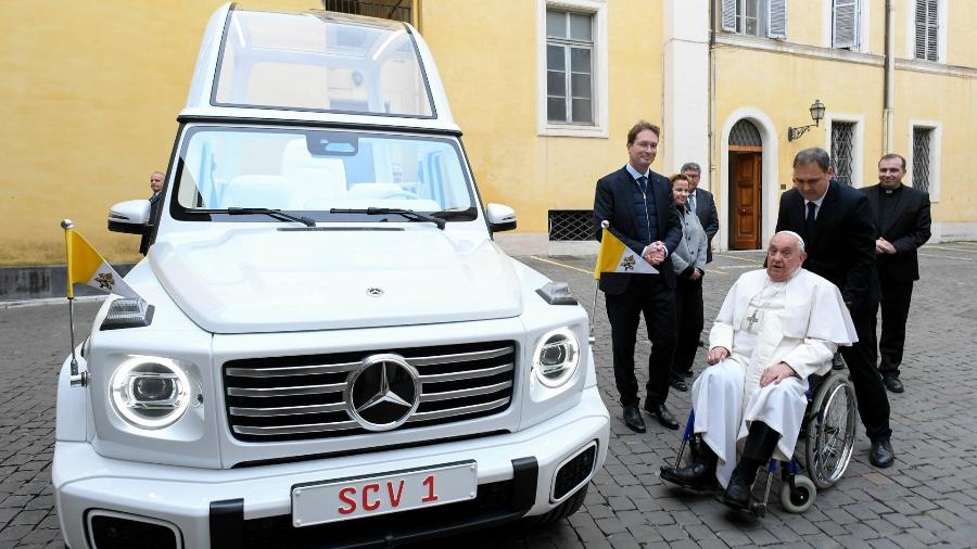 Papa Francisco viajará em um carro elétrico da Mercedes-Benz para suas aparições públicas