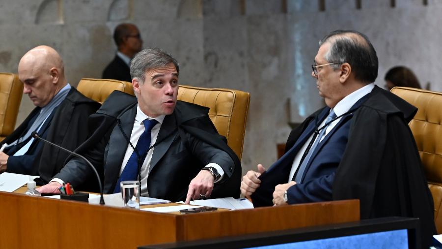 Os ministros do STF Alexandre de Moraes, André Mendonça e Flávio Dino em sessão plenária Os ministros do STF Alexandre de Moraes, André Mendonça e Flávio Dino em sessão plenária