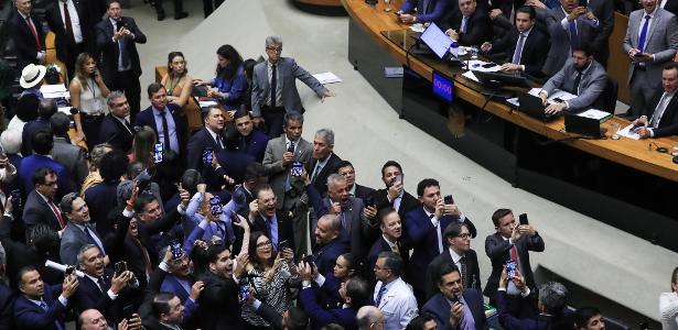 Governo estuda mexer em IOF, bets e emendas para tampar perda bilionária