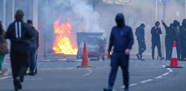 Protestos anti-imigração terminam em violência e incêndios na Irlanda