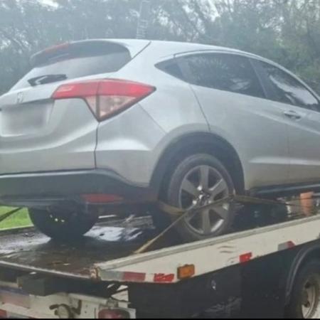 Carro utilizado pelo falso gerente de supermercado, suspeito de sequestrar e estuprar menina de 10 anos no RS Carro utilizado pelo falso gerente de supermercado, suspeito de sequestrar e estuprar menina de 10 anos no RS