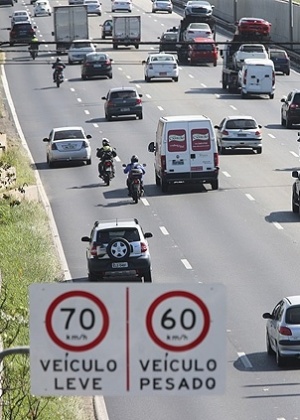 Movimentação na marginal Pinheiros no primeiro dia após a redução dos limites de velocidade na via - Rivaldo Gomes/Folhapress
