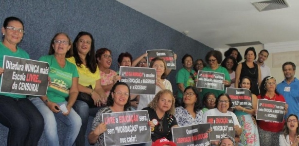 Representantes do Sinteal (Sindicato dos Trabalhadores de Educação de Alagoas) se manifestaram contra a novo lei na Assembleia Legislativa de Alagoas - Divulgação