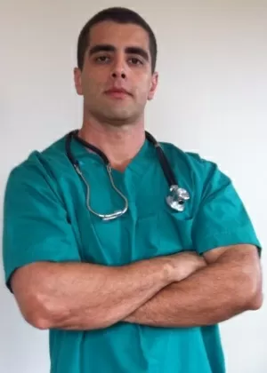 O médico Denis César Barros Furtado se apresentava nas redes sociais como "Doutor Bumbum" - Reprodução / Facebook - Reprodução / Facebook