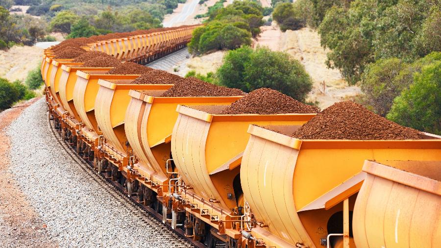 Trem carregado com minério de ferro - Getty Images/iStockphoto