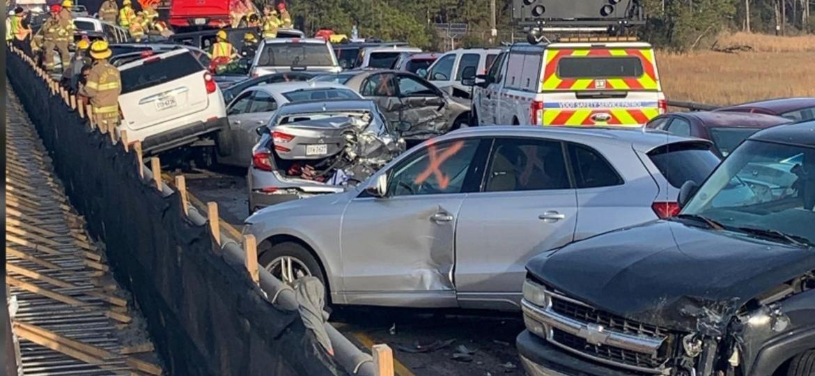 Nos EUA, 35 pessoas ficam feridas em engavetamento com 65 carros - Reprodução/ABC News/Virginia State Police