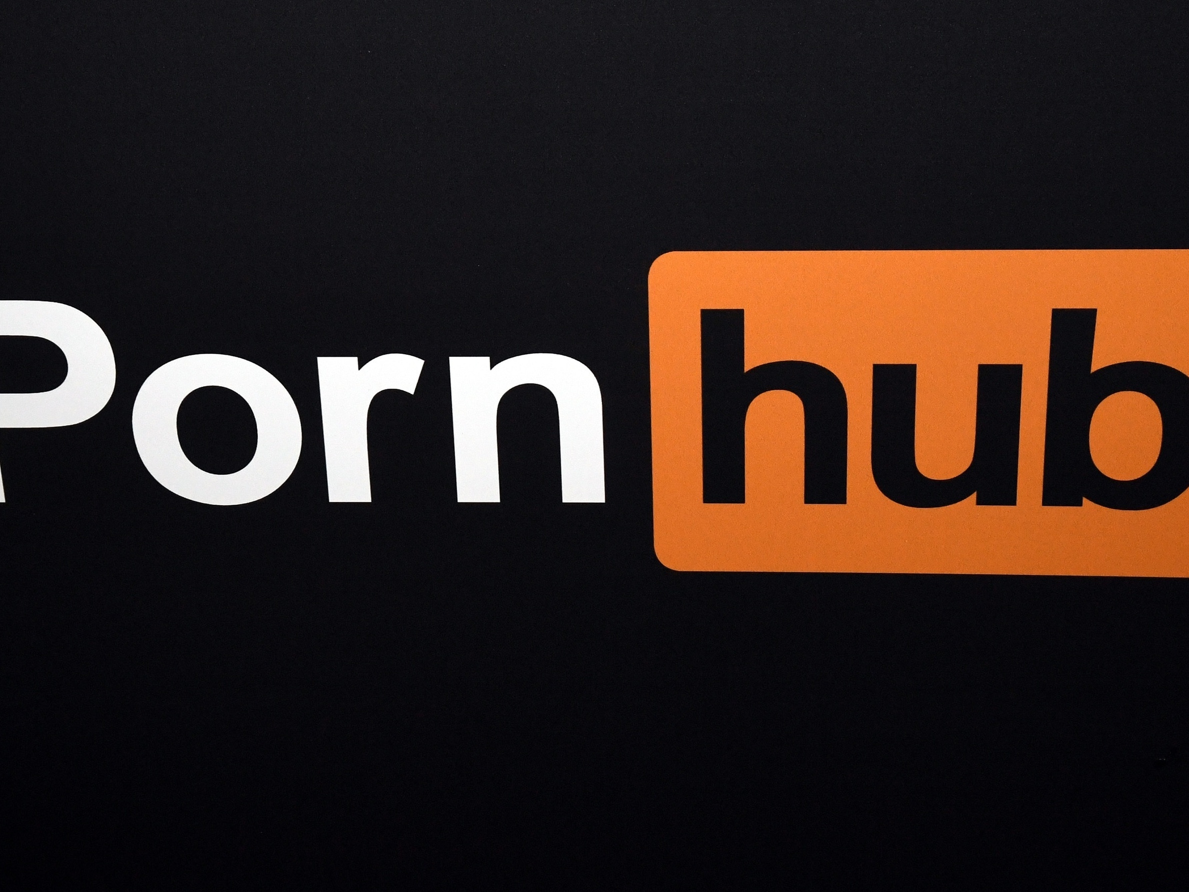 Coronavírus: serviço gratuito do Pornhub em pandemia intensifica críticas  contra tráfico sexual