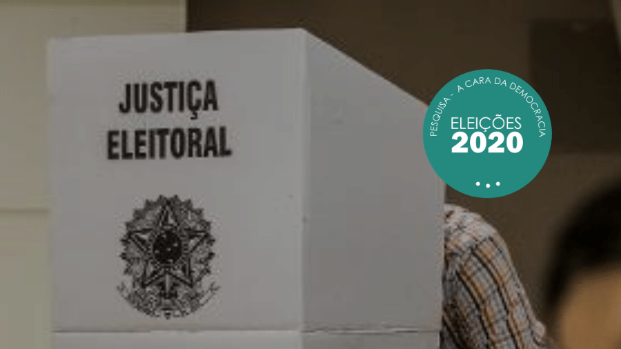 Pessoa votando na cabina de votação da Justiça Eleitoral - Getty Images / Pesquisa "A Cara da Democracia: Eleições 2020"