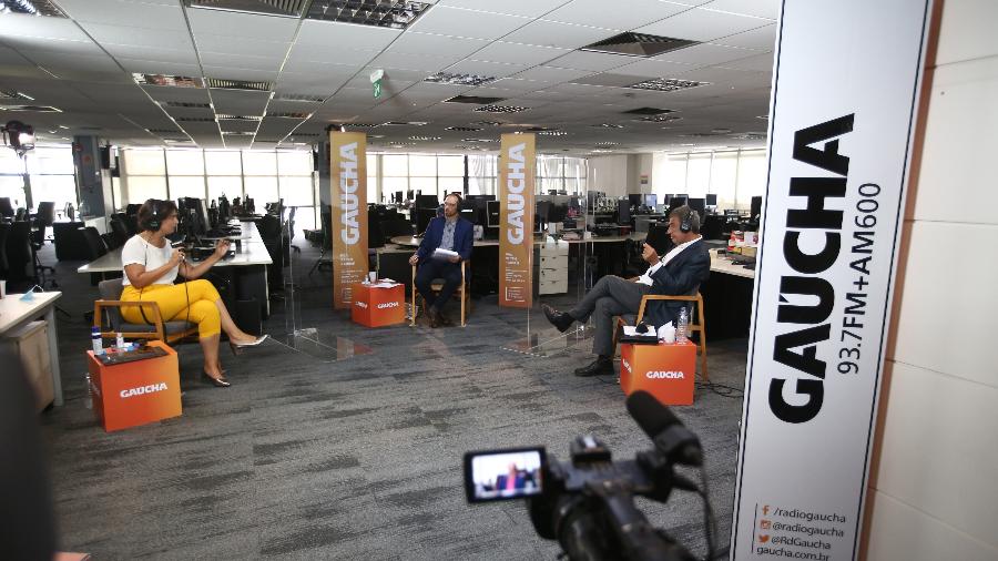 Manuela D"Ávila (PCdoB) e Sebastião Melo (MDB) participaram de debate na Rádio Gaúcha - Jefferson Botega/Agência RBS