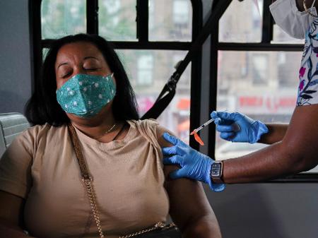 Em nota, estado também lembrou aos diplomatas que NY exige o uso de máscara no transporte público - David Delgado/Reuters