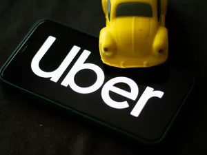 Uber terá que pagar indenização de R$ 892 milhões a taxistas australianos