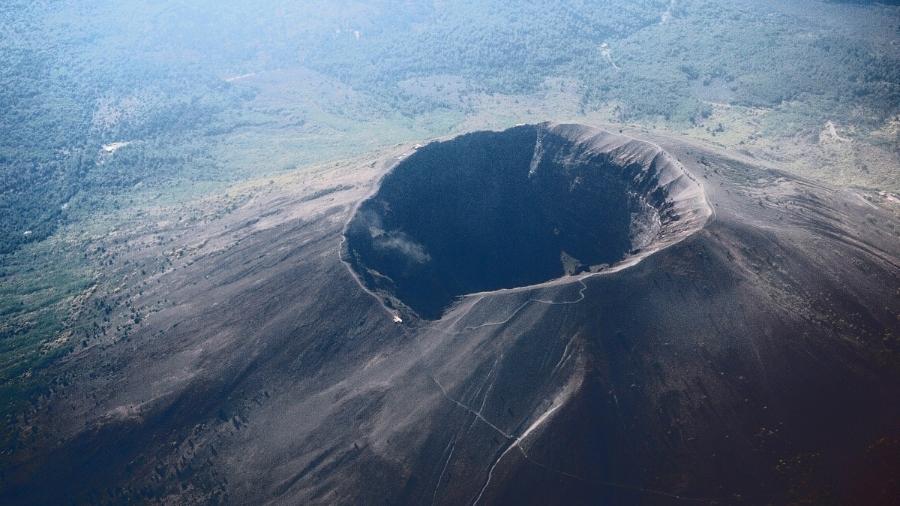 Turista norte-americano caiu na cratera do Monte Vesúvio no sábado (9) - Pastorius/Creative Commons