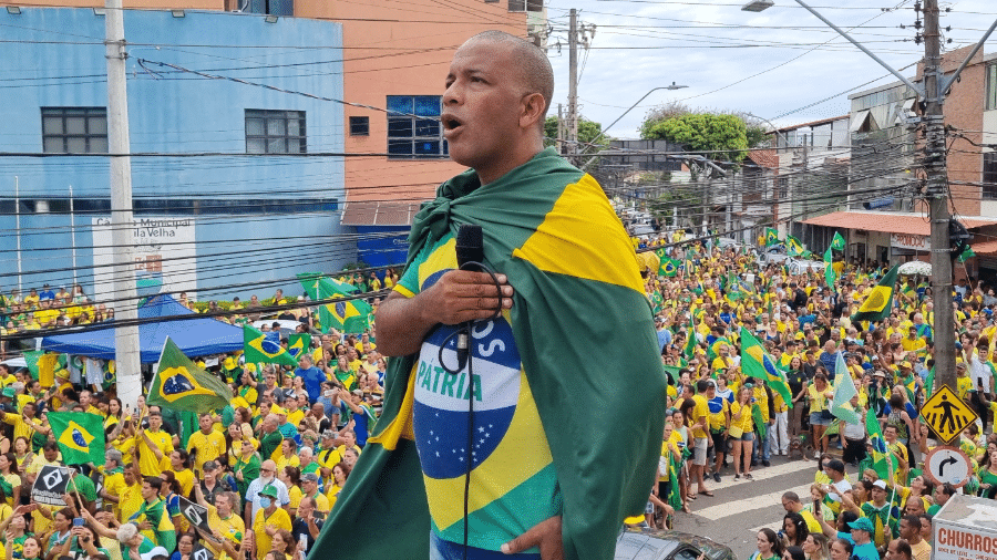 Pastor Fabiano Oliveira, alvo do STF, durante ato bolsonarista em Vila Velha (ES) - Site Soberanos da Pátria