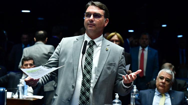 Flávio Bolsonaro (PL-RJ) realizou um BO contra a influencer