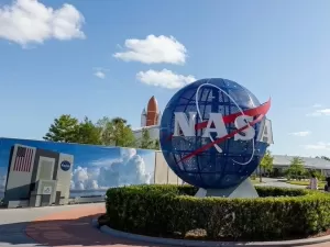 Família pede mais de US$ 80 mil à Nasa por lixo espacial que atingiu sua casa nos EUA