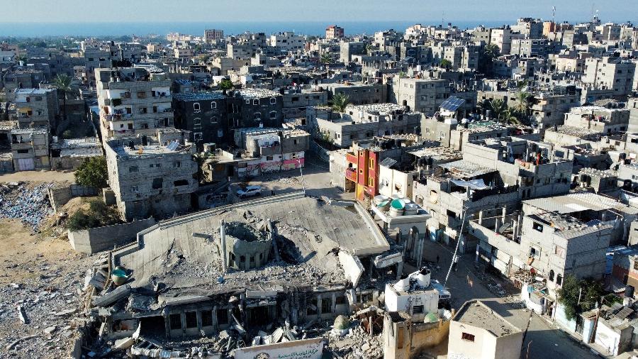 Prédios e casas aos escombros tomam conta da paisagem da Faixa de Gaza