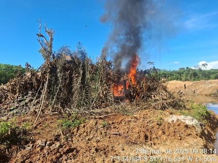 Operação da Polícia Federal expulsou garimpeiros do território Kayapó Operação da Polícia Federal expulsou garimpeiros do território Kayapó