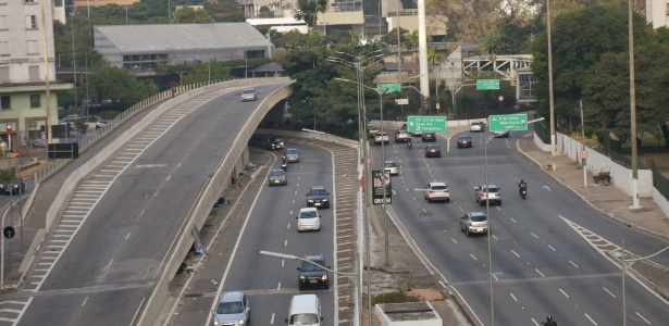 Trânsito tranquilo na manhã de terça feira (29), em São Paulo - Roberto Casimiro/Fotoarena/Estadão Conteúdo