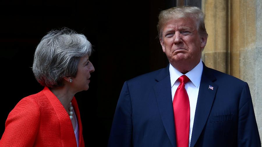 13.jul.2018 - Theresa May, premiê britânica, e Donald Trump em Chequers, a casa de campo do primeiro ministro do Reino Unido - REUTERS/Hannah McKay