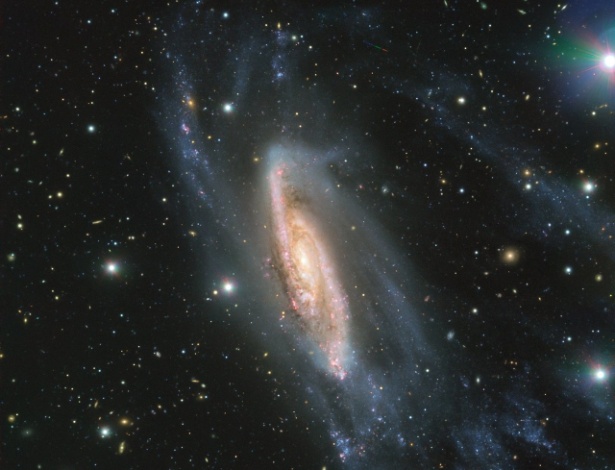  O Observatório Europeu do Sul capturou uma imagem em alta qualidade da galáxia espiral NGC 3981, situada dentro da Constelação Taça - Reprodução/ ESO Brazil