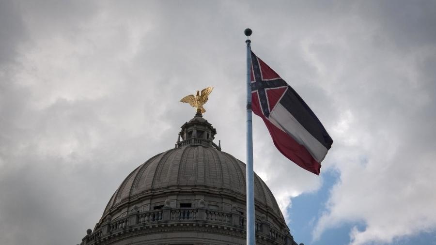 Bandeira do Mississippi, em Jackson  - Rory Doyle / AFP