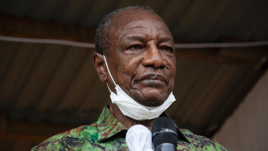 12.out.2020 - Presidente da Guiné, Alpha Conde, durante comício de campanha - CAROL VALADE / AFP