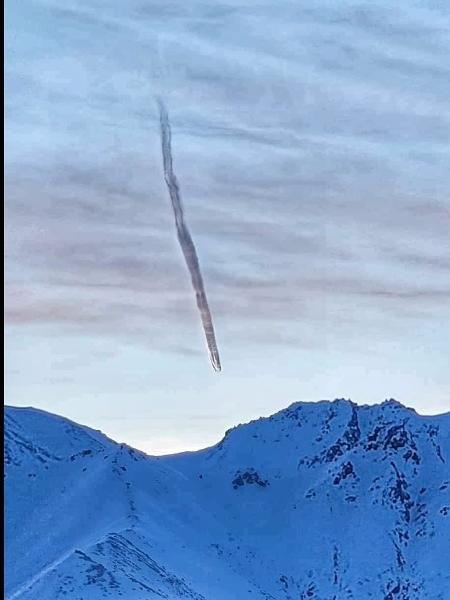 Rastro fotografado no céu do Alasca assustou internautas - Reprodução