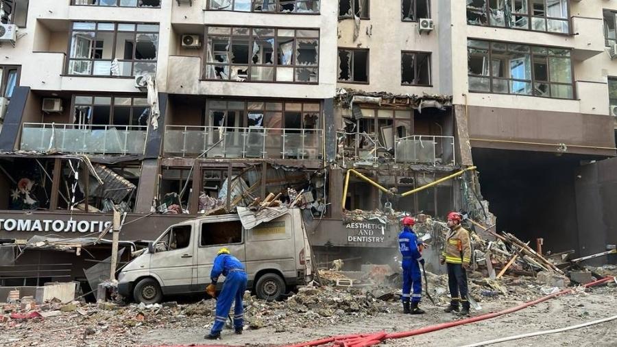 Prédio residencial ficou destruído em Kiev - Divulgação/Serviço de Emergência da Ucrânia