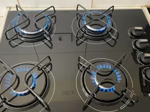 Por menos de R$ 400, esse cooktop promete ser fácil de limpar e de instalar