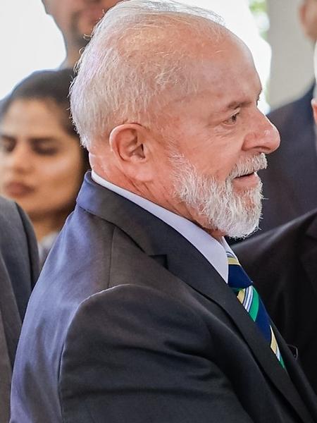 Presidente Lula cumprimenta o presidente dos EUA, Joe Biden, durante evento do G7 na Itália