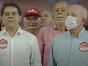De máscara no CE, Lula diz: 'Elite não está preparada para governar o país'
