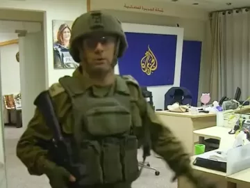 Exército de Israel fecha escritório da Al Jazeera na Cisjordânia