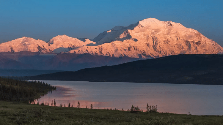 Monte Denali, renomeado para Monte McKinley, no Alasca. Pico está a mais de 6 mil metros de altura