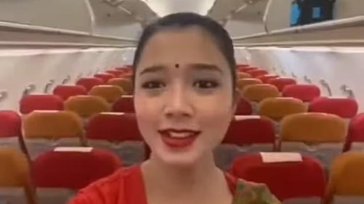 A comissria de voo Nganthoi Sharma Kongbrailatpam tambm compunha a tripulao do avio que caiu