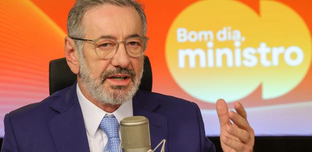 'Quem quiser produzir aqui terá apoio', diz ministro sobre carros elétricos