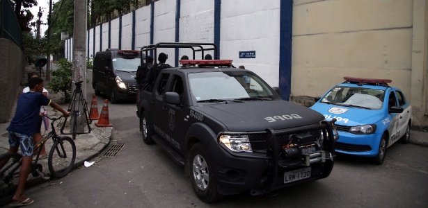 Movimentação da polícia no BEP (Batalhão Especial Prisional), em Benfica, na zona norte do Rio, onde a magistrada foi agredida durante inspeção no local, na quinta-feira (1º) - Rafael Moraes/Agência O Globo