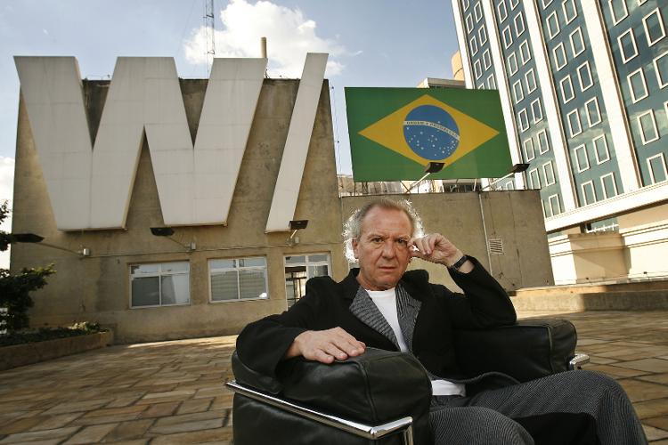 31.mai.2006 - O publicitário Washington Olivetto posa na sede de sua agência, a W/Brasil