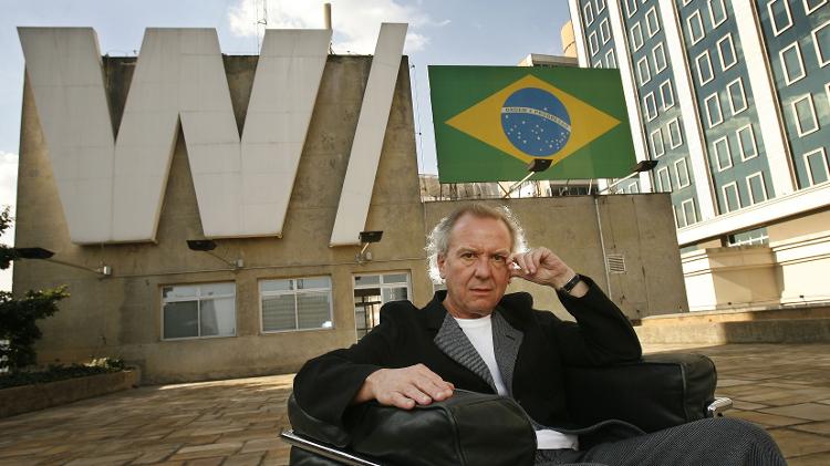 31.mai.2006 - O publicitário Washington Olivetto posa na sede de sua agência, a W/Brasil