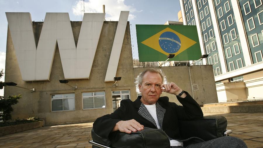 31.mai.2006 - O publicitário Washington Olivetto posa na sede de sua agência, a W/Brasil - Eduardo Knapp/Folhapress