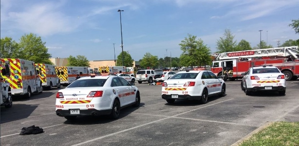 Corpo de bombeiros e polícia de Nashville estão no shopping Opry Mills, em Nashville, nos Estados Unidos, após ataque armado - Reprodução/Twitter @NashvilleFD