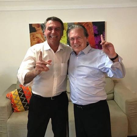 5.jan.2018 - O presidente Jair Bolsonaro e o presidente do PSL, Luciano Bivar - Divulgação/PSL