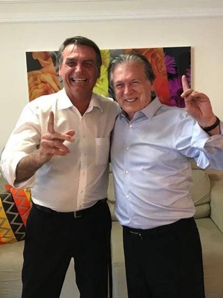 5.jan.2018 - O presidente Jair Bolsonaro e o presidente do PSL, Luciano Bivar - Divulgação/PSL