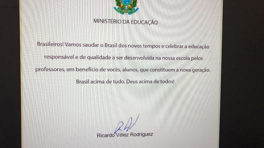 25.fev.2019 - Carta enviada pelo MEC a escolas do país com o slogan de campanha de Jair Bolsonaro (PSL) - Reprodução