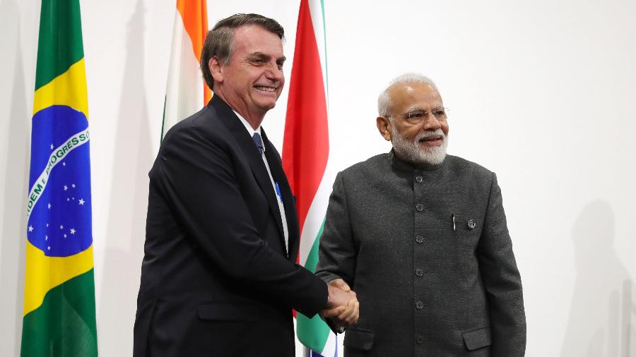 28.jun.2019 - Presidente Jair Bolsonaro, do Brasil, e primeir-ministro Narendra Modi, da Índia, durante Encontro do G20, em Osaka - Mikhail KLIMENTYEV / AFP