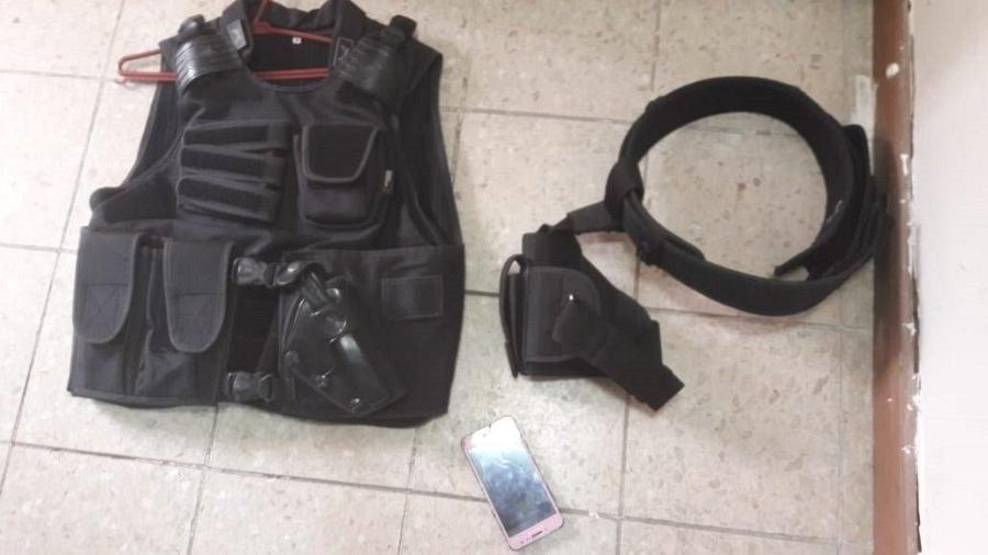 Colete à prova de balas, celular e um coldre apreendidos com motorista suspeito de roubo e estupro - Divulgação/Polícia Civil do Pará