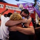 29.nov.2020 - Apoiadores do candidato à prefeitura de São Paulo Guilherme Boulos lamentam derrota em frente sua casa no bairro do Campo Limpo - Marcelo Justo/UOL