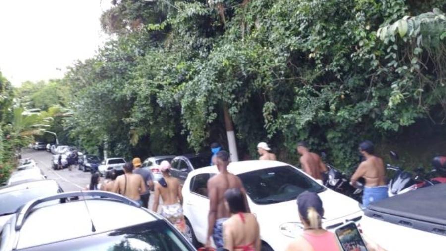 27.mar.2021 - Aglomeração na praia do Eden, em Guarujá, litoral de São Paulo - Divulgação/Prefeitura