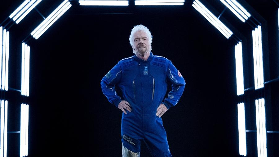 Richard Branson com o uniforme de tripulante da Virgin Galactic - Virgin Galactic/Divulgação