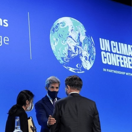 Justin Trudeau, John Kerry e Moon Jae durante a COP26 em Glasgow; conferência resultou em acordo neste sábado - Reuters